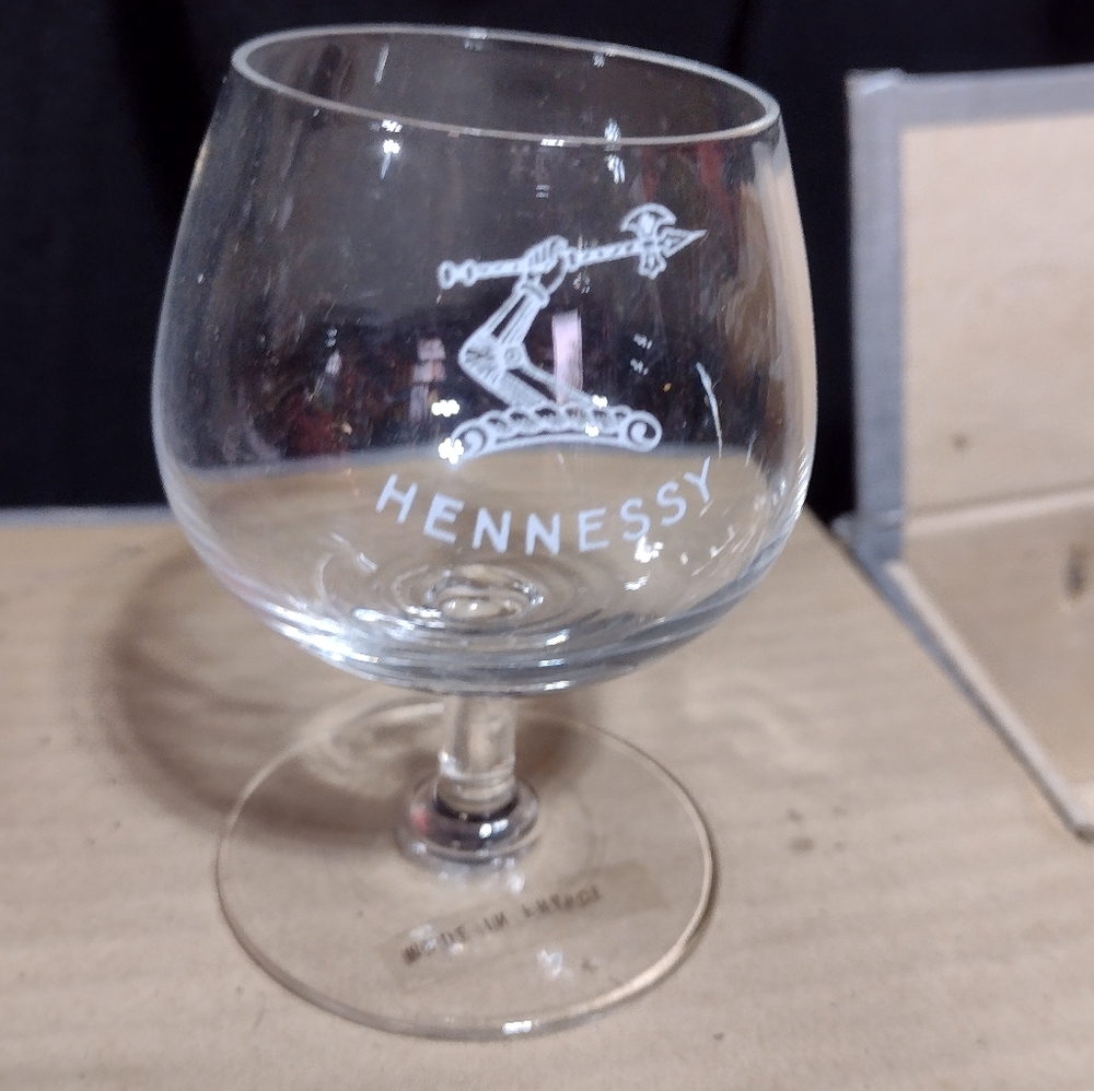Vintage Small HENNESSY 4 Logo Pedestal Shot Glass Cognac Cordial w/Box